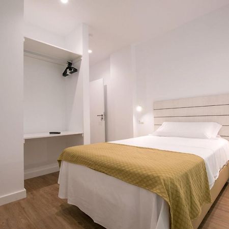 Hostal Beach سانتا بولا المظهر الخارجي الصورة