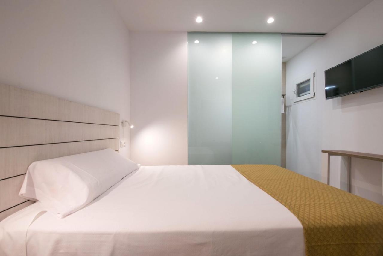 Hostal Beach سانتا بولا المظهر الخارجي الصورة